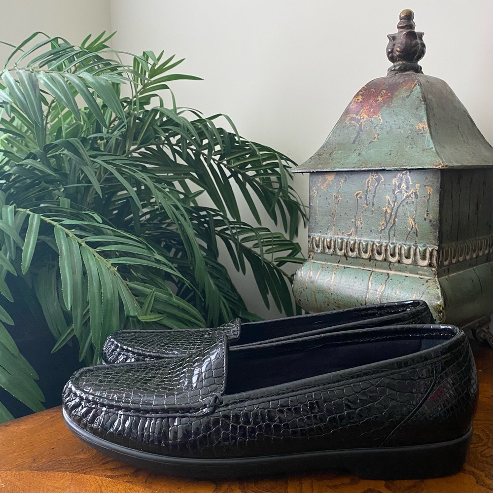 SAS Black Crocodile-Patterned Tripad Loafers